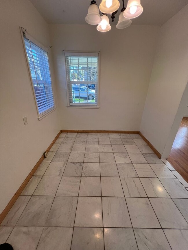 Building Photo - 2016 17 Street - Stylish 2BD/2BA Duplex | ...
