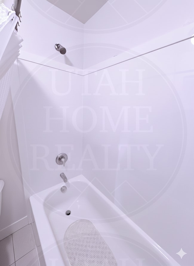 Building Photo - 441 E 260 N