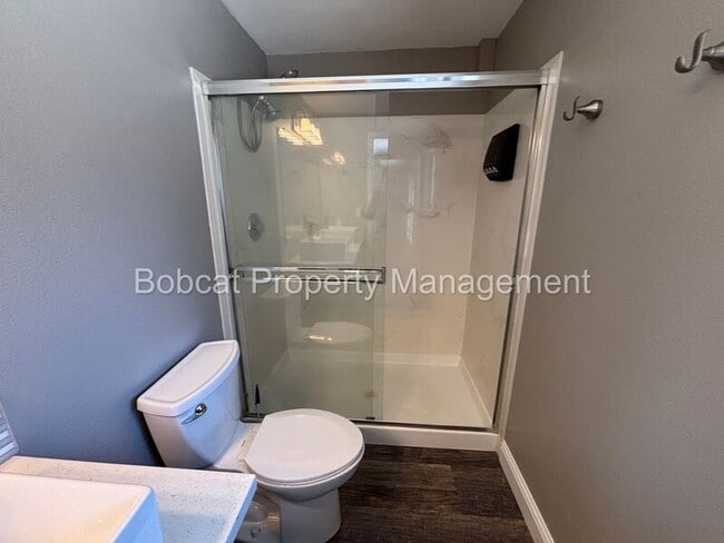 Building Photo - 2066 Southridge Ct