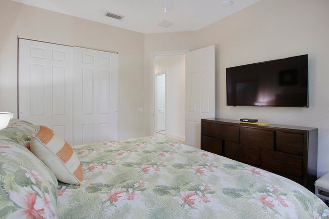 Building Photo - 136 Florence Dr