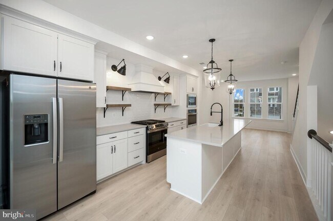 Building Photo - 9403 Pacific Elm St