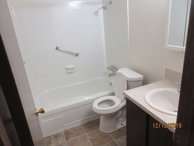 Building Photo - (907) Bluewood Apartments - 1 Bedroom / 1 Bath