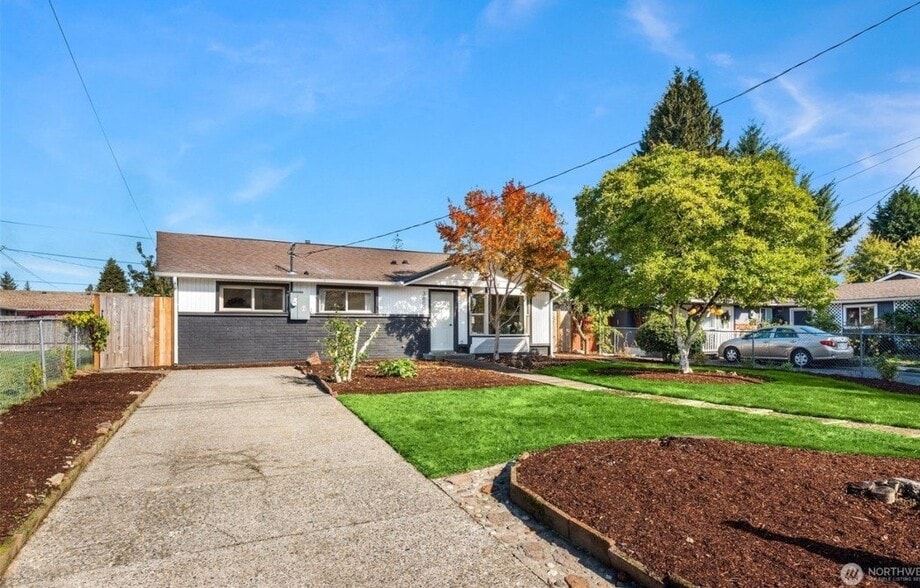 Building Photo - 3600 NE 9th St