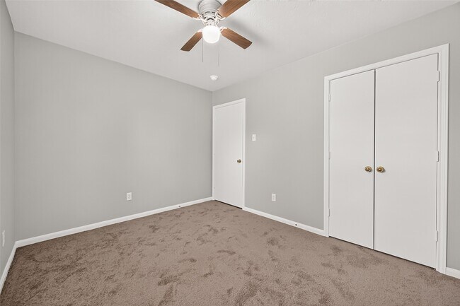 Building Photo - 16200 Sun View Ln