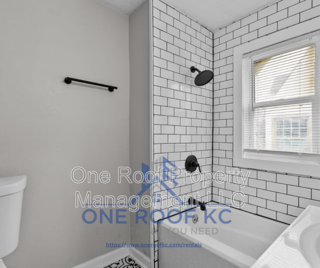 Building Photo - 416 N Elmwood Ave