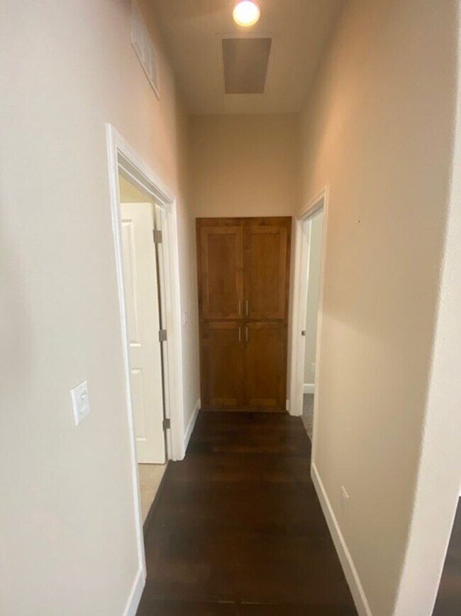 Building Photo - 2256 Ranch View Dr