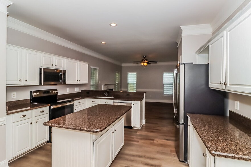Building Photo - 8540 Glade Ct