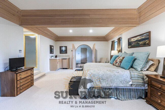 Building Photo - Beautiful Home w Peek Lakeview!