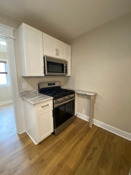 Building Photo - 642 Perrin Ave