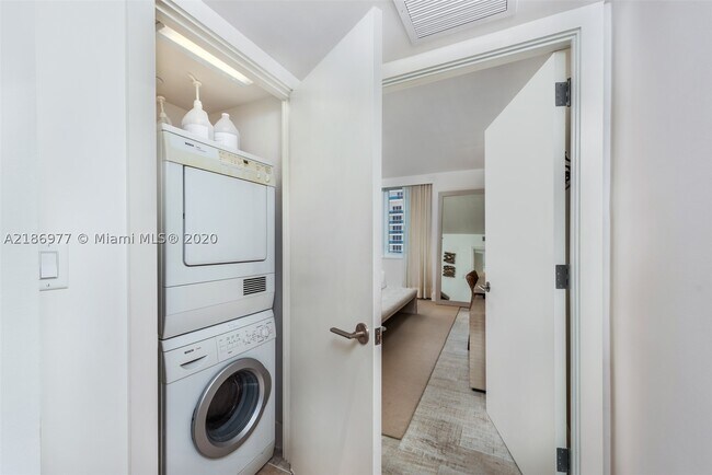 Building Photo - 102-124 24th St