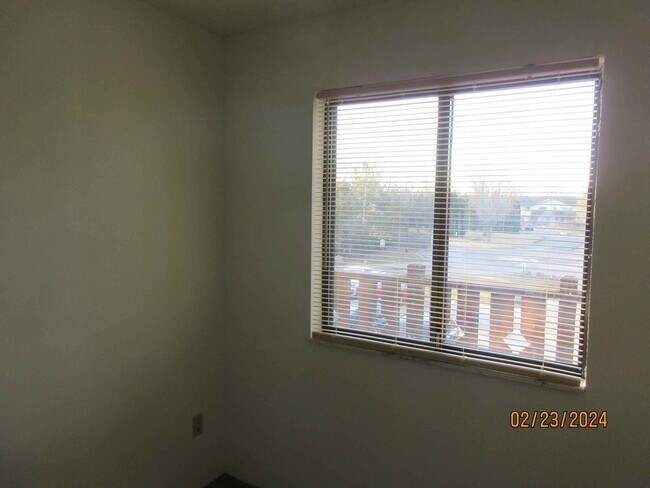 Building Photo - Spacious 2 bedroom + den in Germantown!