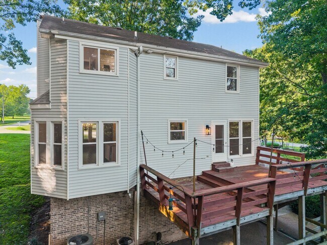 Building Photo - Pet Friendly Three Bedroom!