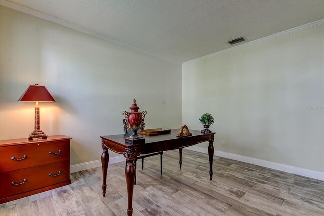 Building Photo - 9401 Woodbay Dr