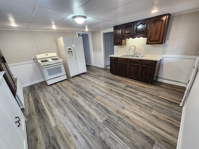 Building Photo - 440 E Queen St