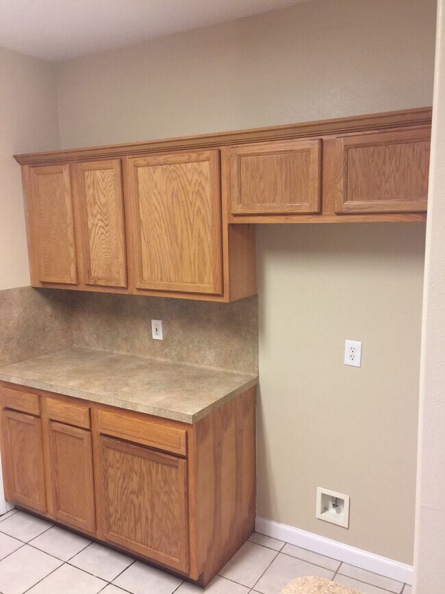 Building Photo - 9509 Merle St