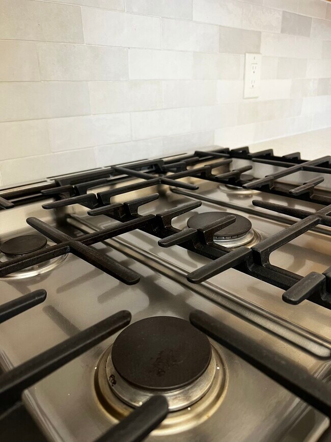 Building Photo - 580 Vista Ave