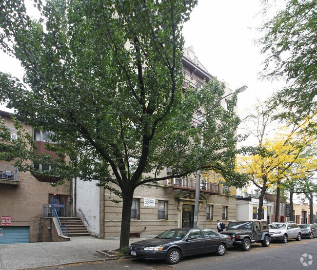Building Photo - 21-34 45th Rd