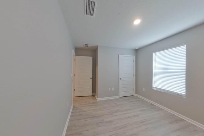 Building Photo - 416 Monarch Ln
