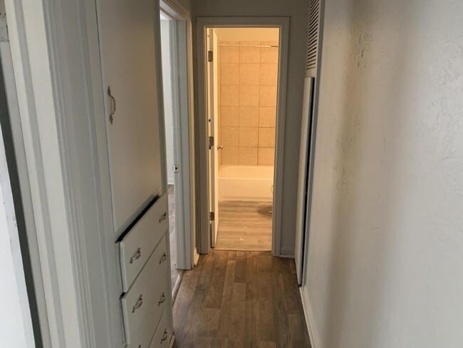 Building Photo - 1600 E Madison St