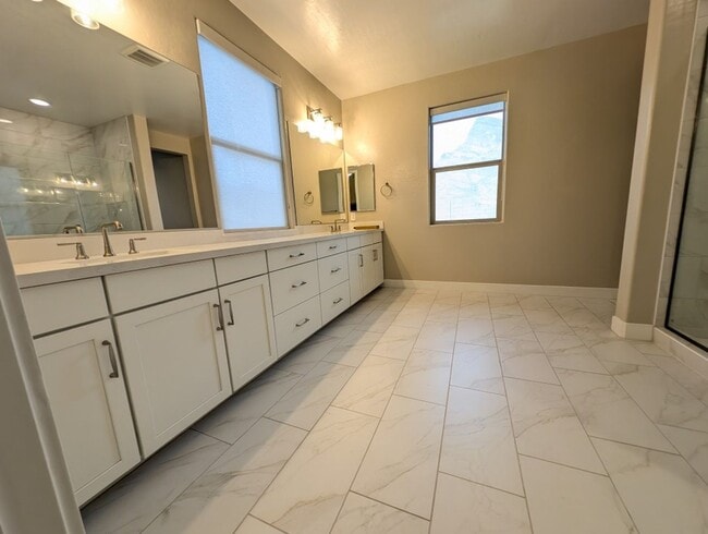 Building Photo - 11816 River Hawk Ave