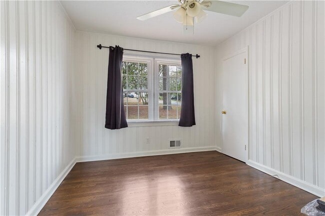 Building Photo - 3623 Lee St SE