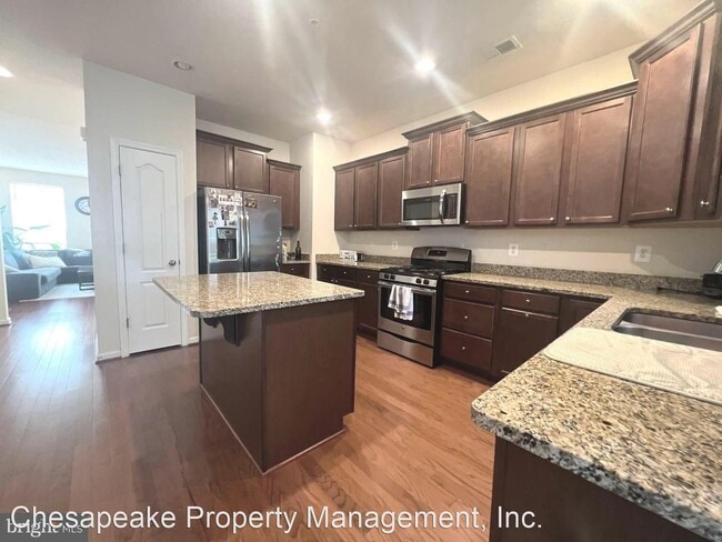 Building Photo - 3 br, 3.5 bath House - 1009 Red Clover Road