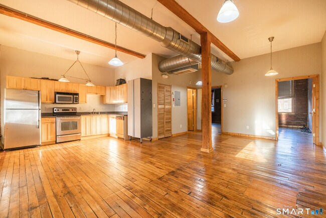 Building Photo - 325 Lafayette St