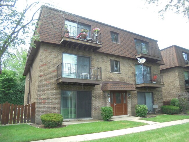 Building Photo - 9810 Bianco Terrace