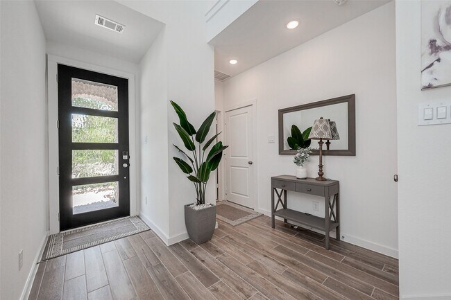Building Photo - 430 W Cascade Heights Dr