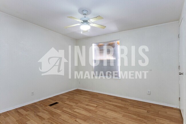 Building Photo - 9960 S Niehaus Rd