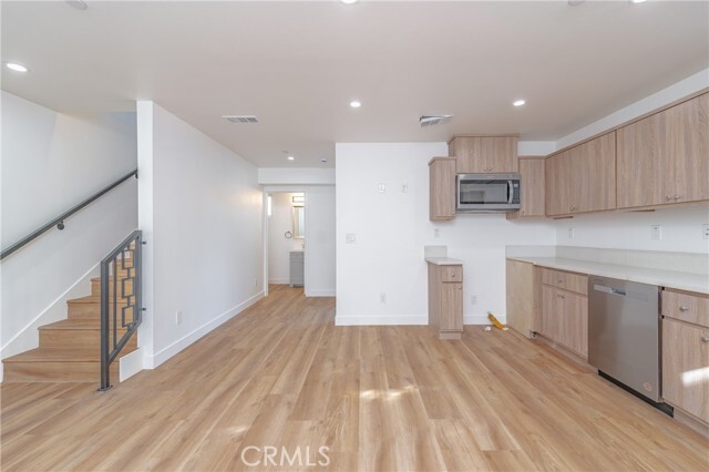 Building Photo - 1183 E 59th Pl