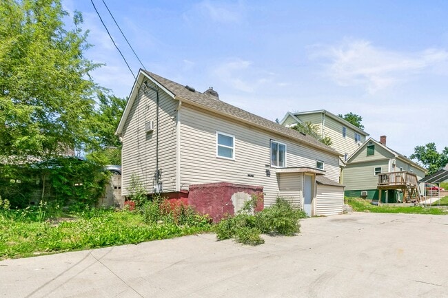 Building Photo - 5422 S 23rd St