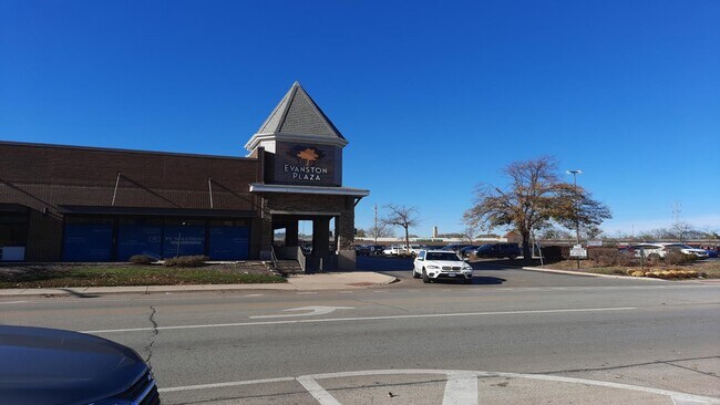 Building Photo - Elevate Your Lifestyle, Stunning 3-Bedroom Loft in Evanston