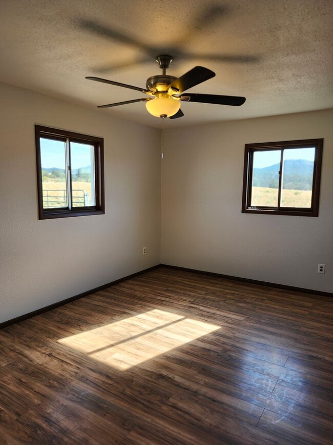 Building Photo - Mancos 2 bedroom on acreage