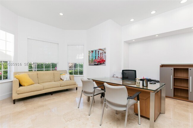 Building Photo - 954 Sanibel Dr