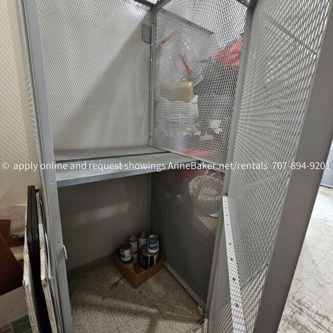 Building Photo - Exquisitely Updated Condo - Must See