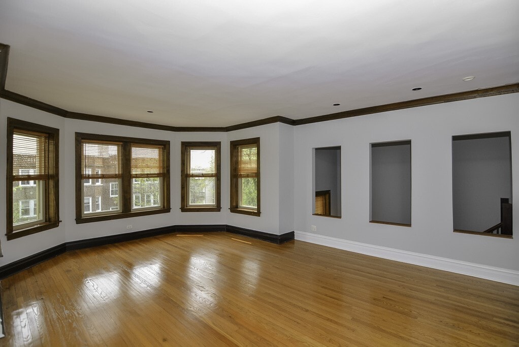 Building Photo - 6218 N Bell Ave