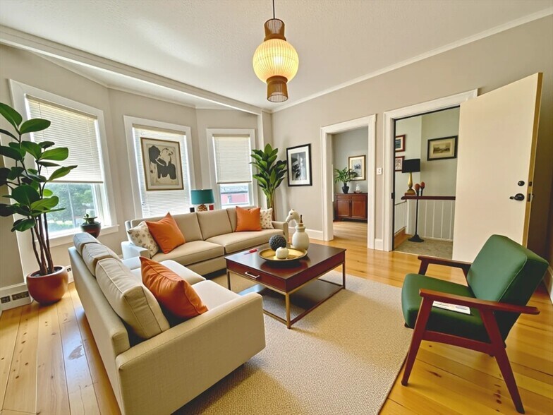 Primary Photo - 194 Boylston St