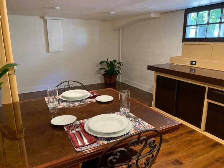 Living Area - 1923 High St SE