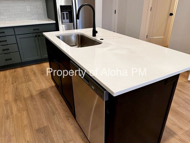 Building Photo - 366 E Presidio Ln