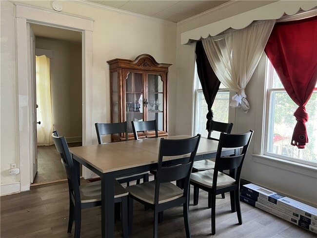 Building Photo - 49 Spruce St