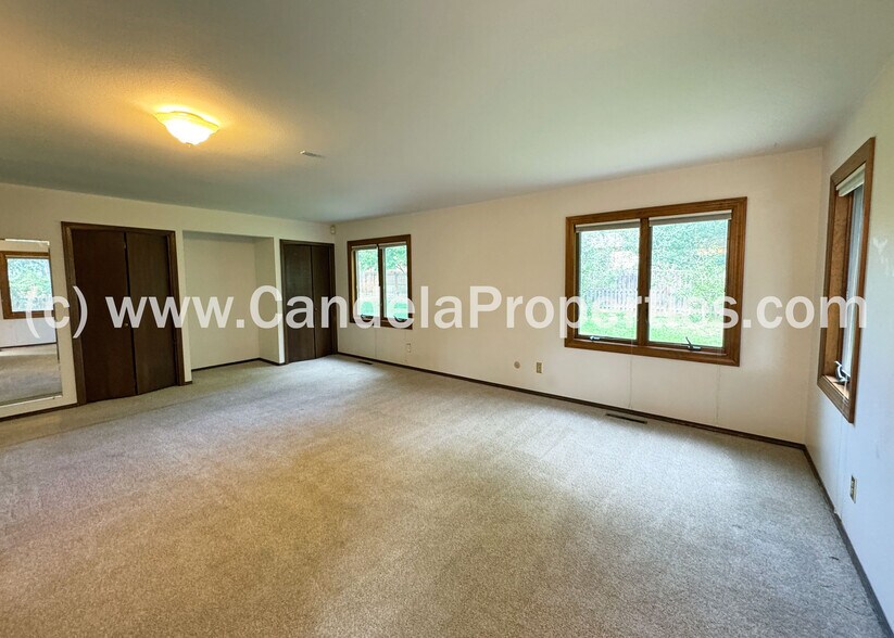Building Photo - 2970 Shoreham Cir
