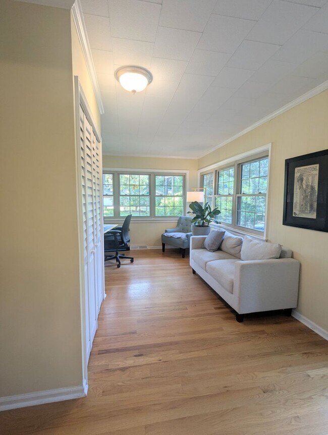 Building Photo - Beautiful 3-bed, 2-bath Ranch in South Dur...