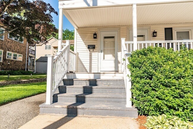 Building Photo - 601 Highland Ave