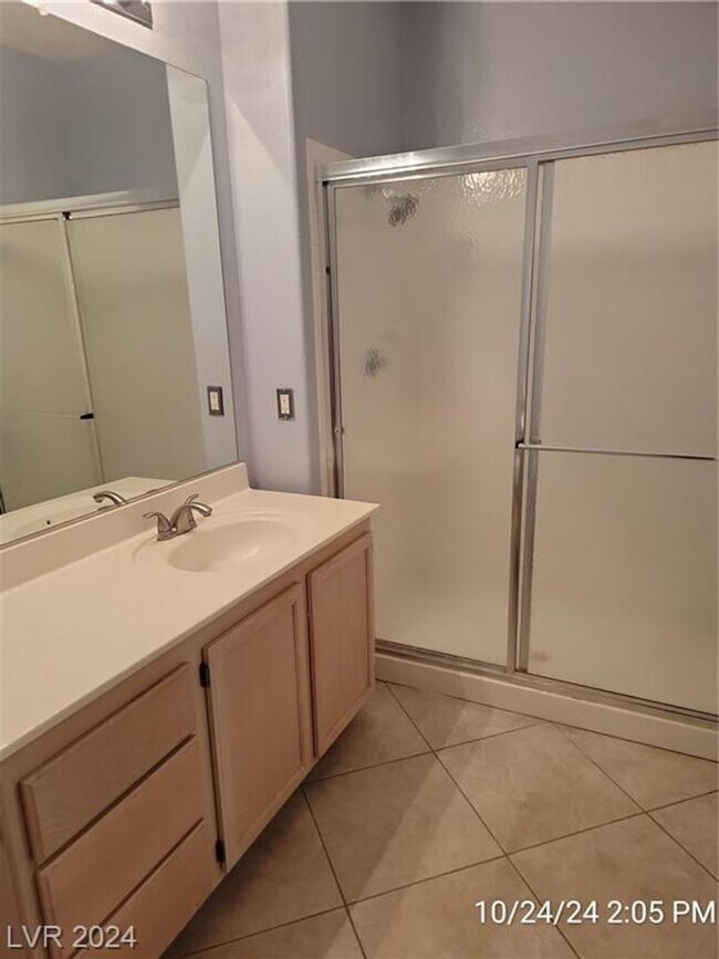 Building Photo - GREEN VALLEY 1ST FLOOR UNIT WITH ATTACHED ...