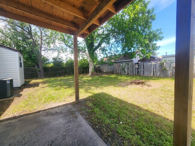 Building Photo - 846 Drawbridge Dr
