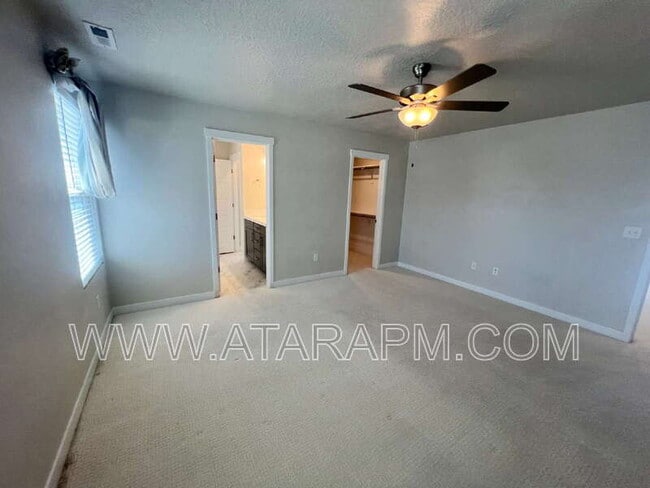 Building Photo - 1754 Oakwood Ln