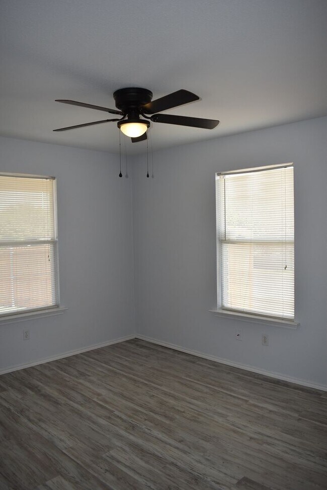 Building Photo - TWO LIVING ROOMS AND TWO DINING ROOMS! Sol...