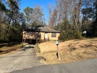 Building Photo - 3 bedroom 1 bathroom home in Colonial Hills