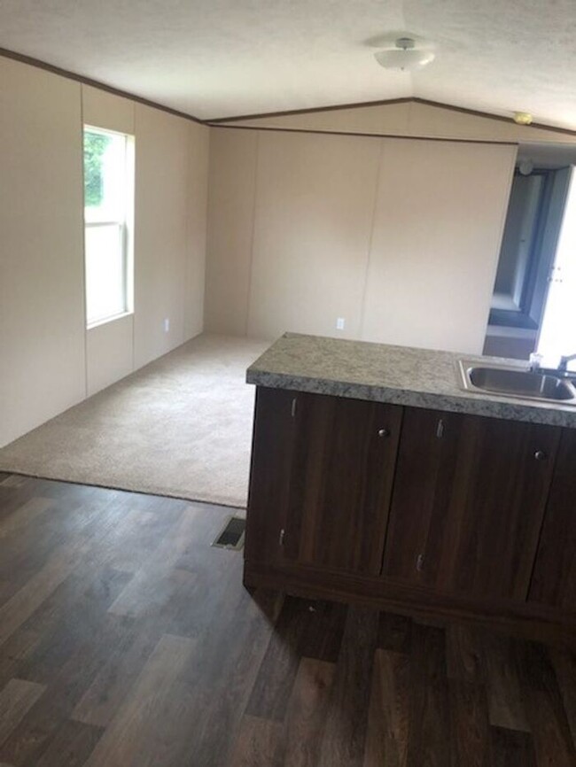 Building Photo - New 3 Bedroom 2 Bath Mobile Home!